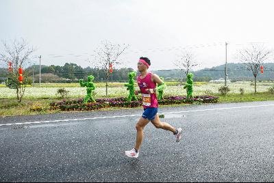 2018浙江兰溪第四届国际乡村马拉松赛精彩瞬间(跑在前面的中国男子选手)
