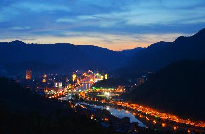 山城夜景（邱珍钱摄影）